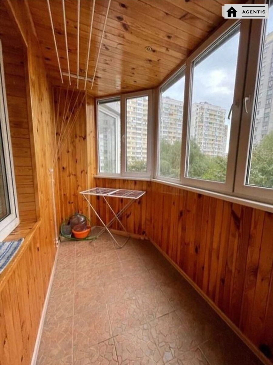 Сдам квартиру 1 комната, 47 m², 3 эт./16 этажей. 35, Анни Ахматової вул., Киев. 