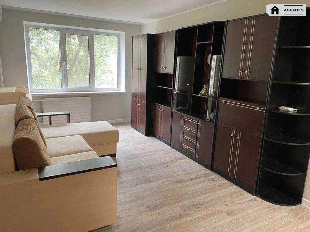 Сдам квартиру 1 комната, 35 m², 4 эт./9 этажей. 23, Санаторная 23, Киев. 