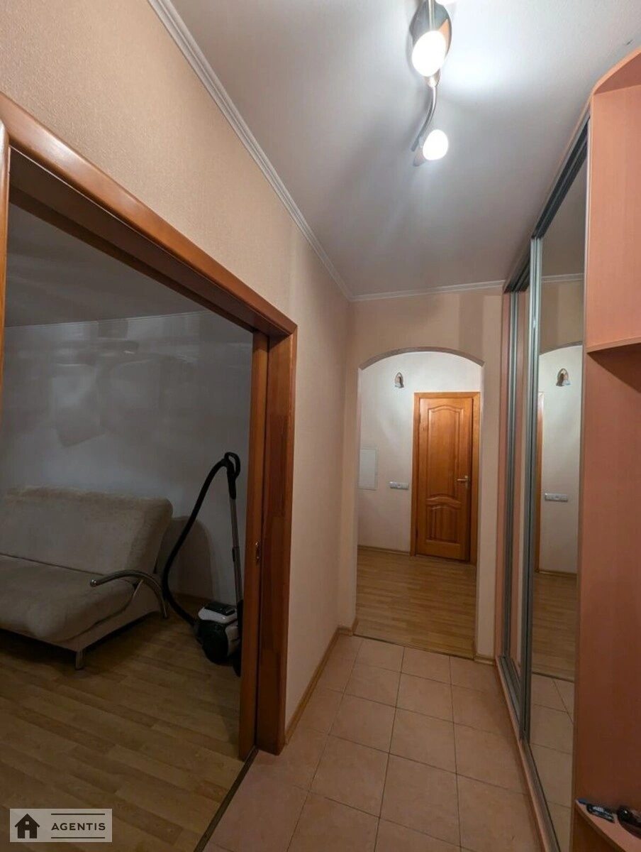 Сдам квартиру 2 комнаты, 56 m², 9 эт./16 этажей. Дарницкий район, Киев. 