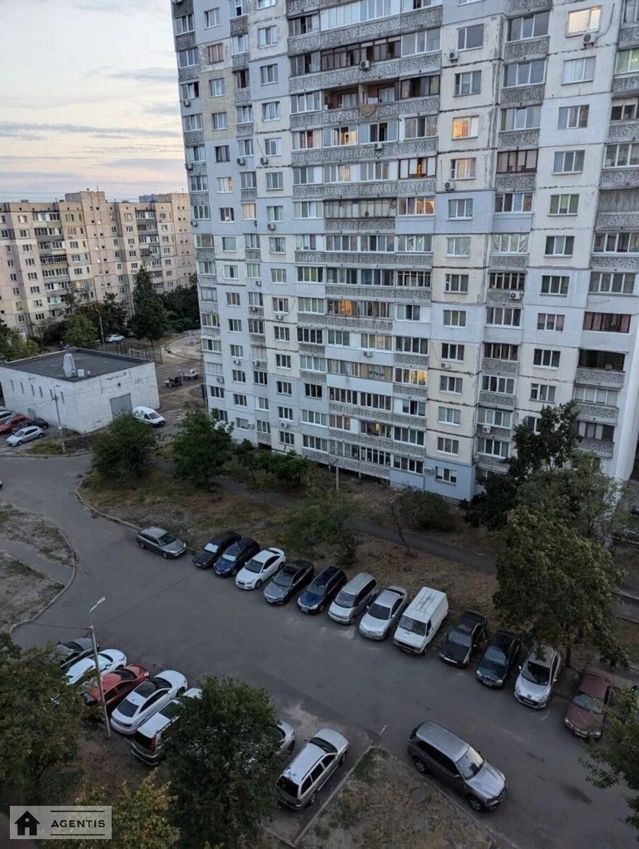 Сдам квартиру 2 комнаты, 56 m², 9 эт./16 этажей. Дарницкий район, Киев. 