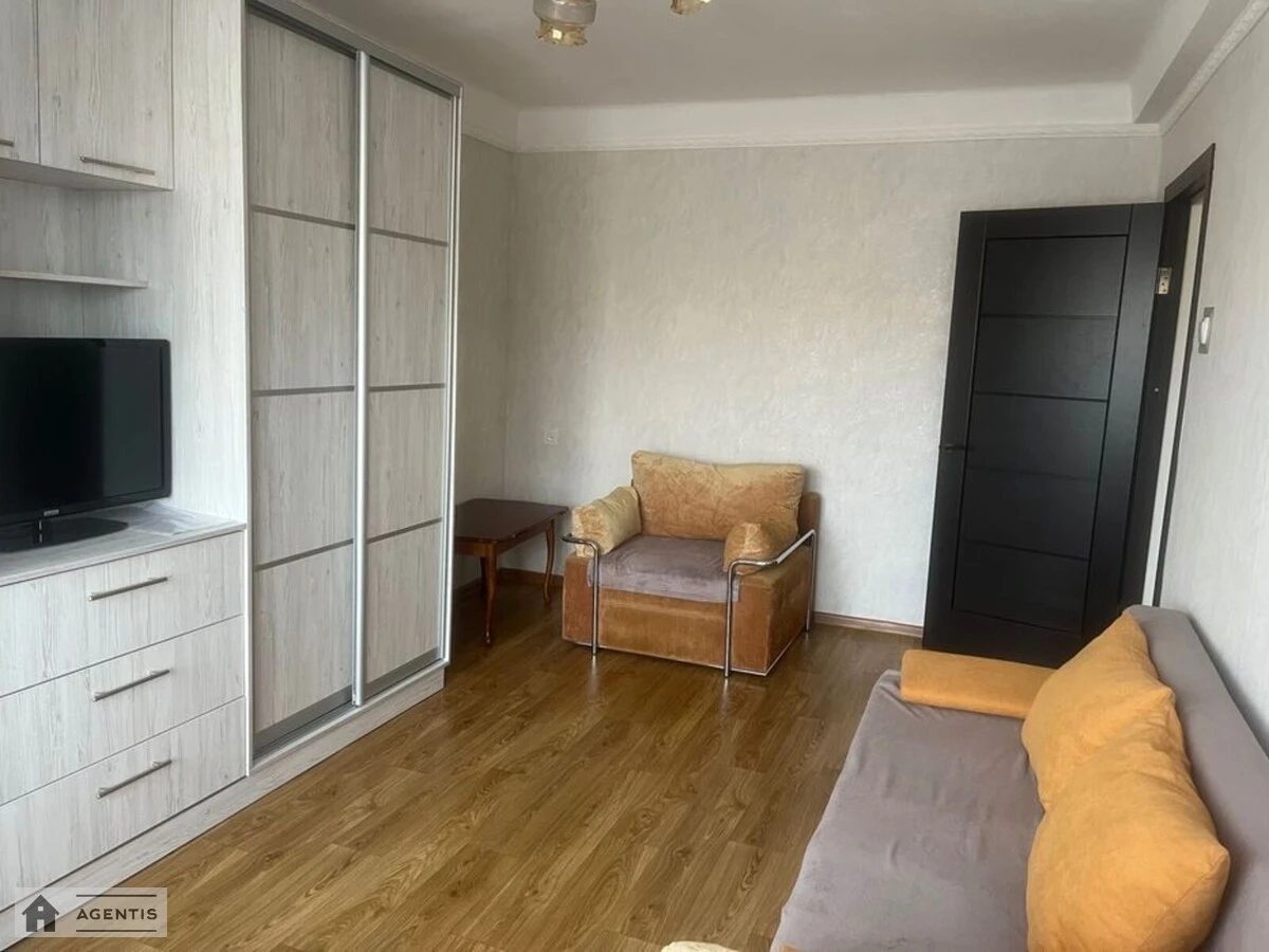 Сдам квартиру 2 комнаты, 45 m², 5 эт./9 этажей. Бондарский, Киев. 