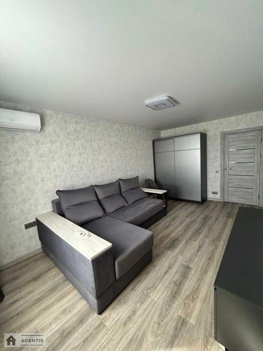 Сдам квартиру 1 комната, 35 m², 12 эт./16 этажей. 9, Оболонский 9, Киев. 