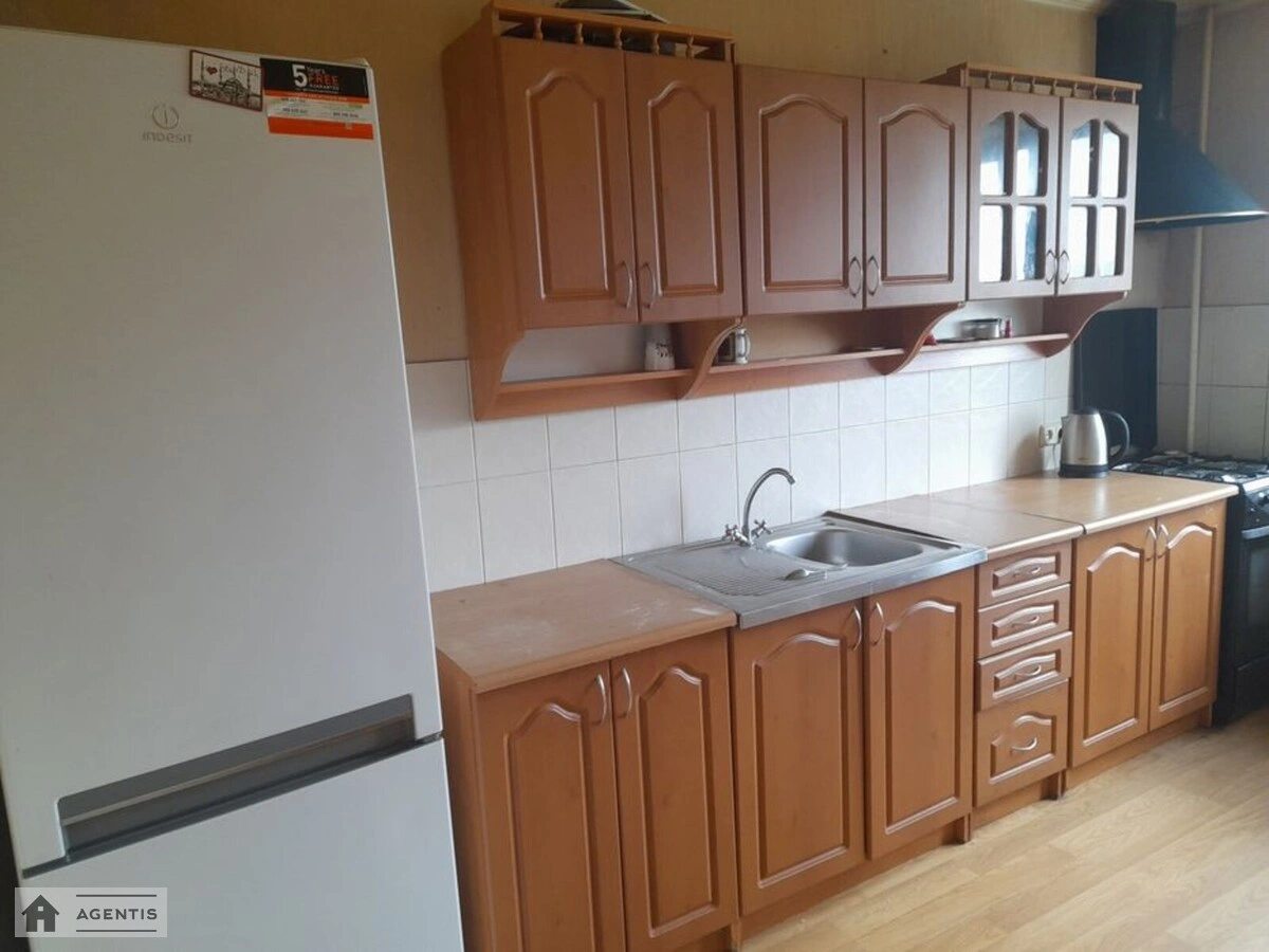 Apartment for rent 4 rooms, 90 m², 8th fl./7 floors. 44, Vadyma Hetmana vul., Kyiv. 