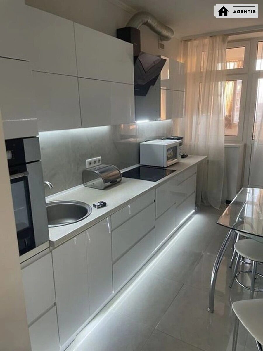 Сдам квартиру 1 комната, 40 m², 9 эт./16 этажей. 18, Ревуцкого 18, Киев. 