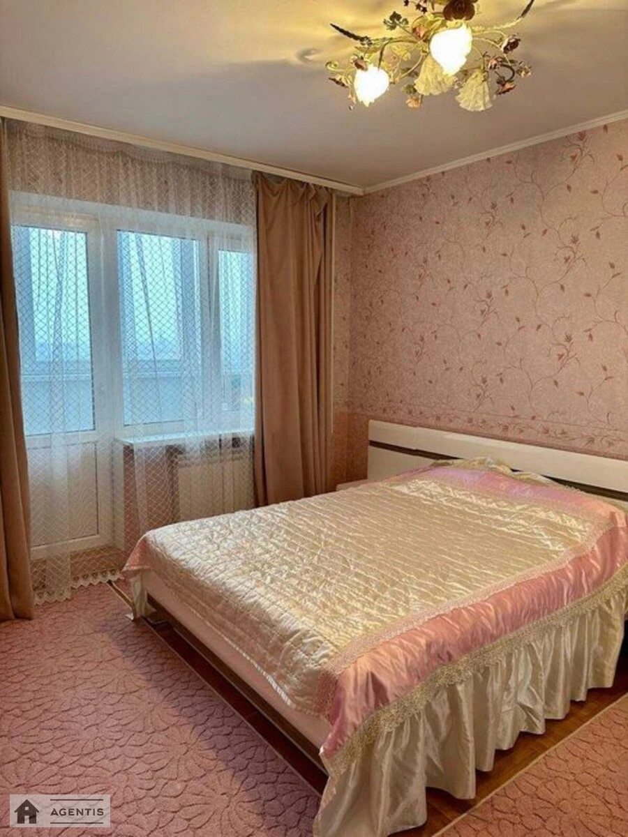 Здам квартиру 3 кімнати, 72 m², 6 пов./16 поверхів. 18, Ічкерська вул. (Грозненська), Київ. 