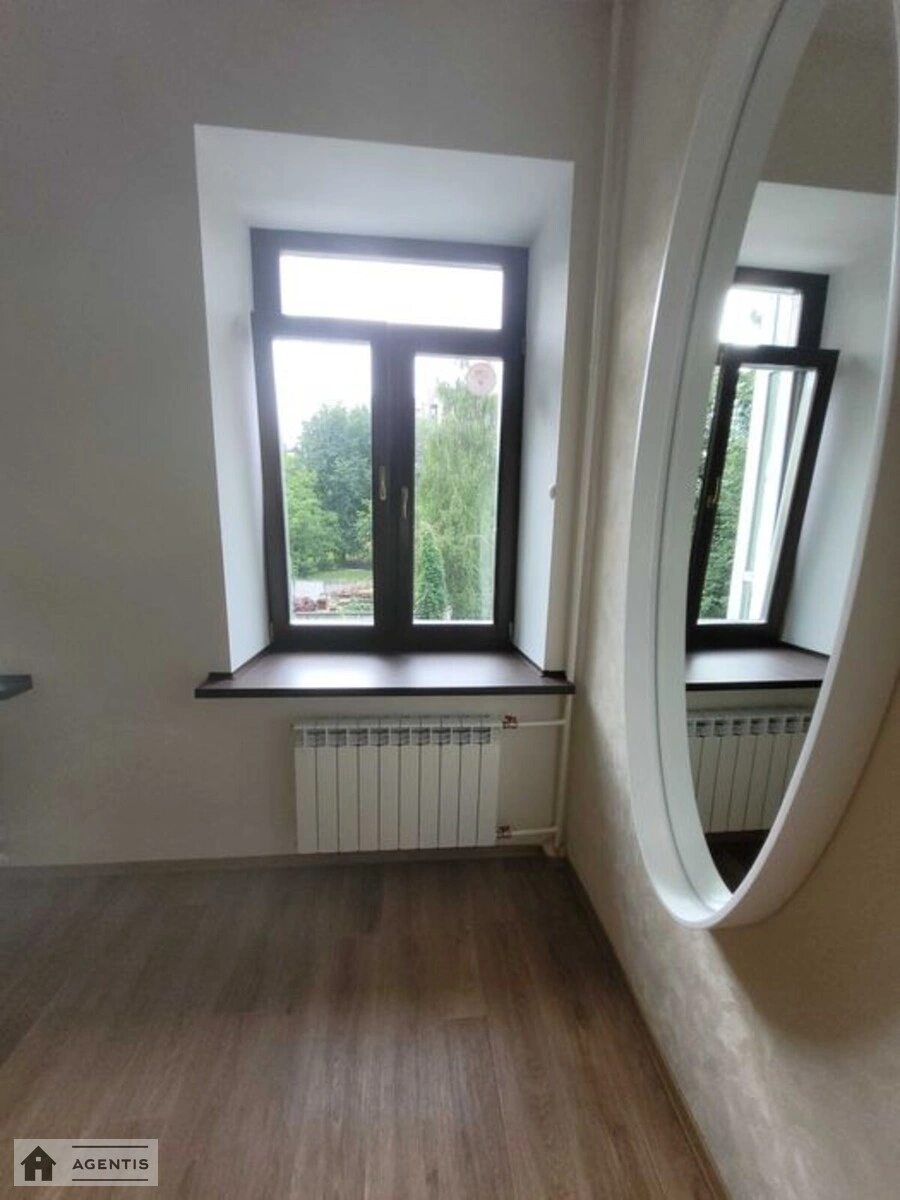 Apartment for rent 2 rooms, 55 m², 2nd fl./3 floors. Holosiyivskyy rayon, Kyiv. 