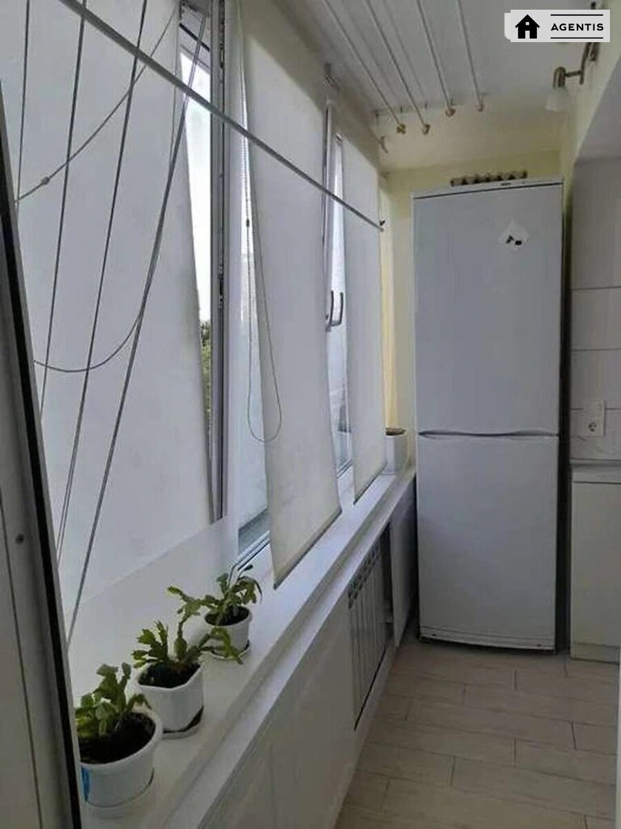 Apartment for rent 1 room, 35 m², 6th fl./9 floors. 178, Kharkivske 178, Kyiv. 