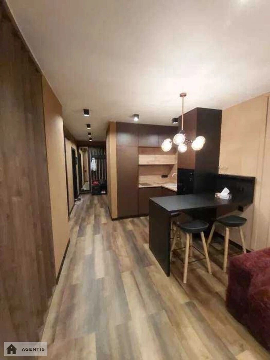 Сдам квартиру 1 комната, 45 m², 2 эт./16 этажей. 2, Драгоманова 2, Киев. 