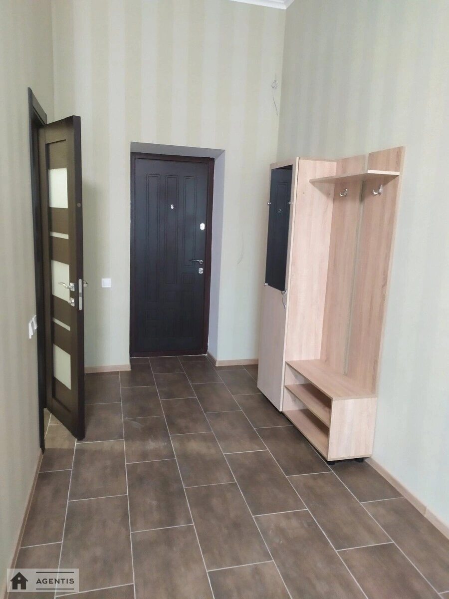 Apartment for rent 1 room, 31 m², 6th fl./6 floors. Vinstona Cherchyllya vul. Chervonotkatska, Kyiv. 