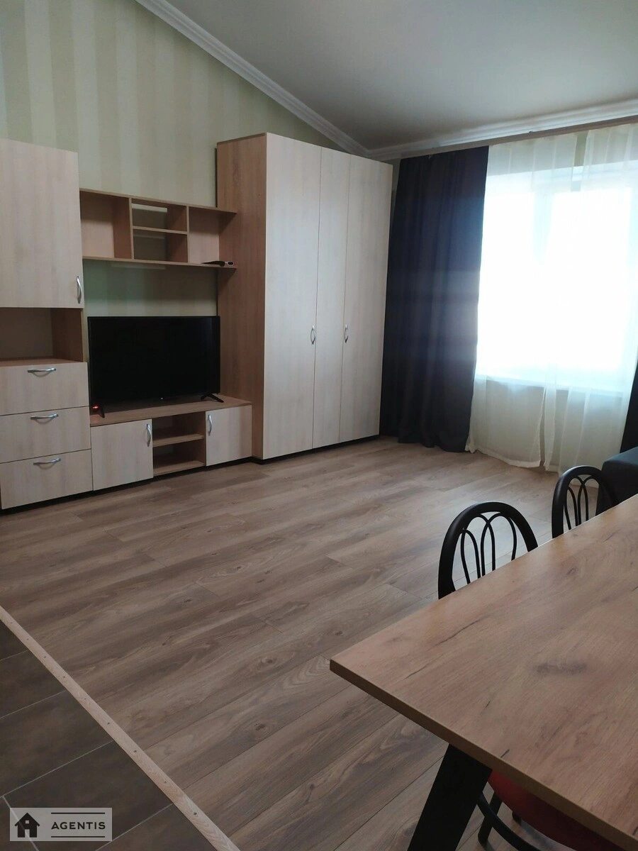 Apartment for rent 1 room, 31 m², 6th fl./6 floors. Vinstona Cherchyllya vul. Chervonotkatska, Kyiv. 