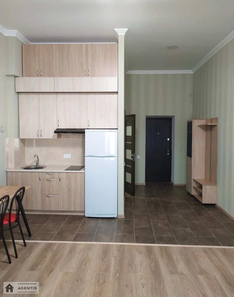 Apartment for rent 1 room, 31 m², 6th fl./6 floors. Vinstona Cherchyllya vul. Chervonotkatska, Kyiv. 