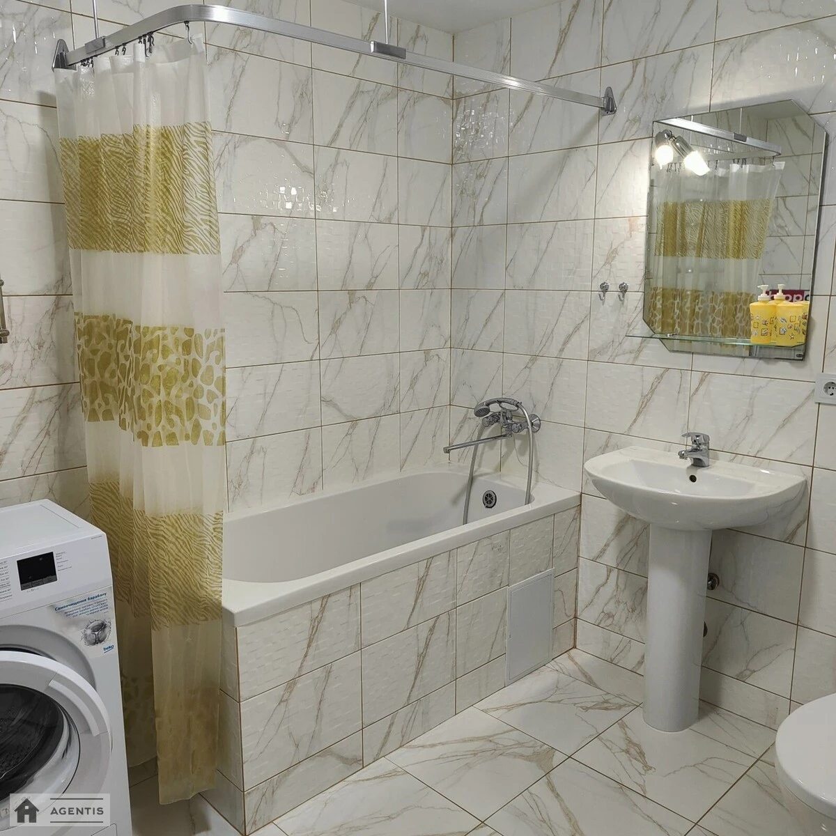 Apartment for rent 1 room, 37 m², 1st fl./5 floors. Podilskyy rayon, Kyiv. 