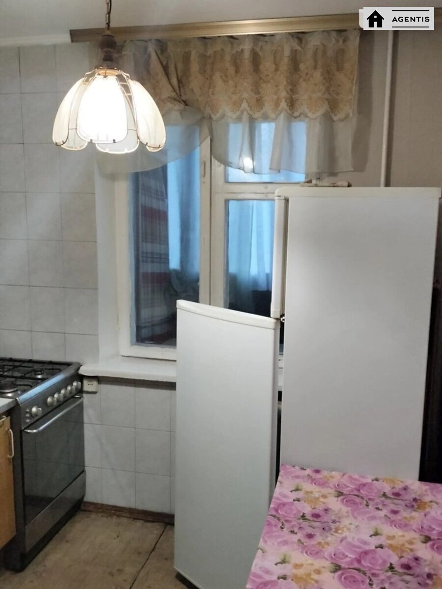 Здам квартиру 3 кімнати, 79 m², 2 пов./9 поверхів. 14, Братів Зерових вул. (Червонопартизанська), Київ. 