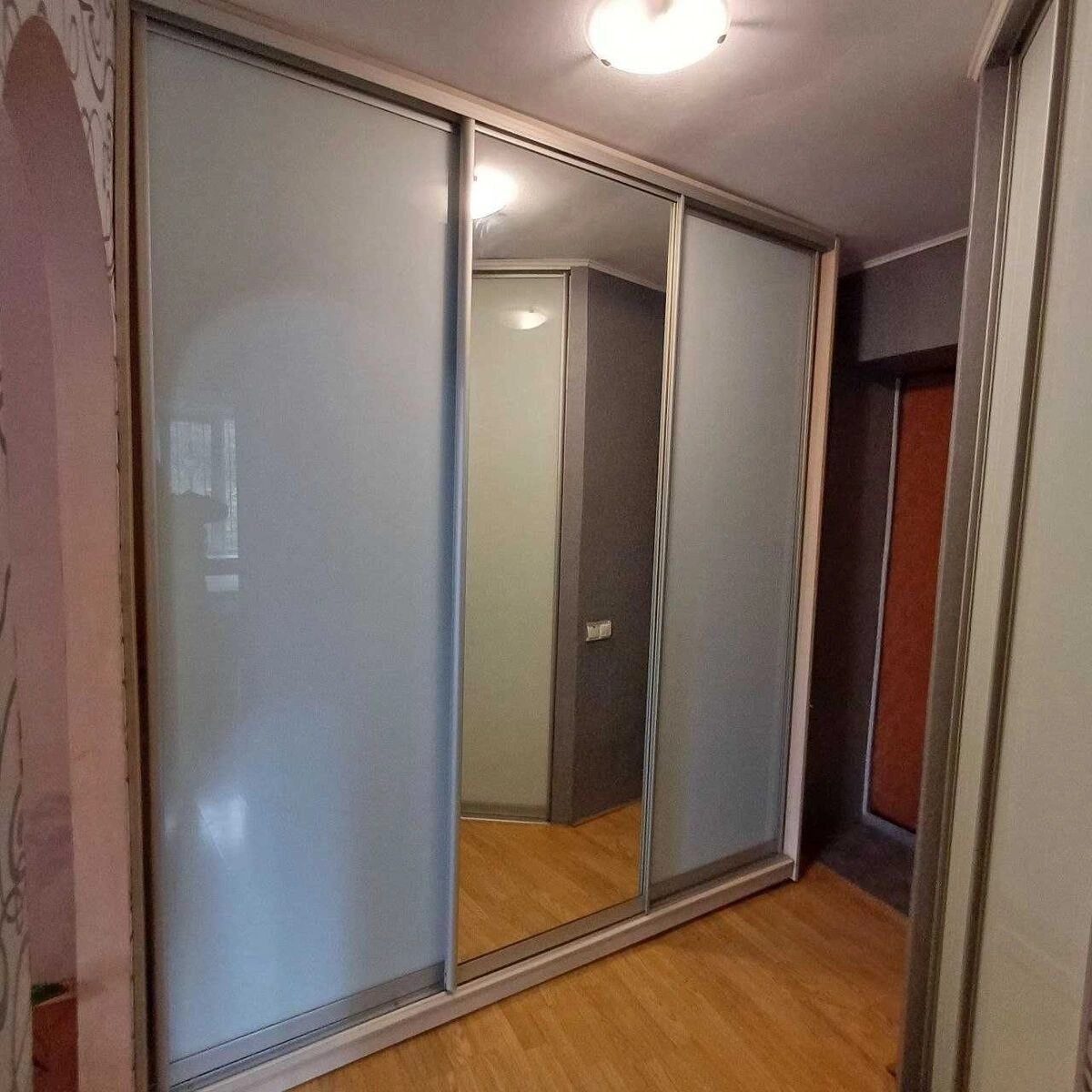 Сдам квартиру 1 комната, 30 m², 1 эт./5 этажей. 18, Соборності просп. (Воззєднання), Киев. 