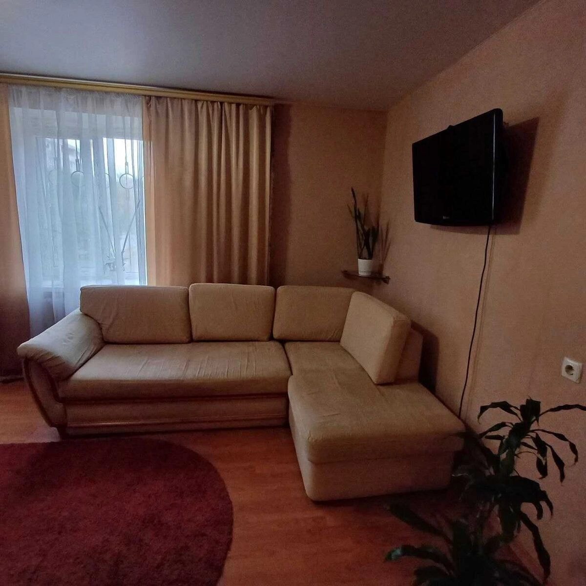 Apartment for rent 1 room, 30 m², 1st fl./5 floors. 18, Sobornosti prosp. Vozzyednannya, Kyiv. 