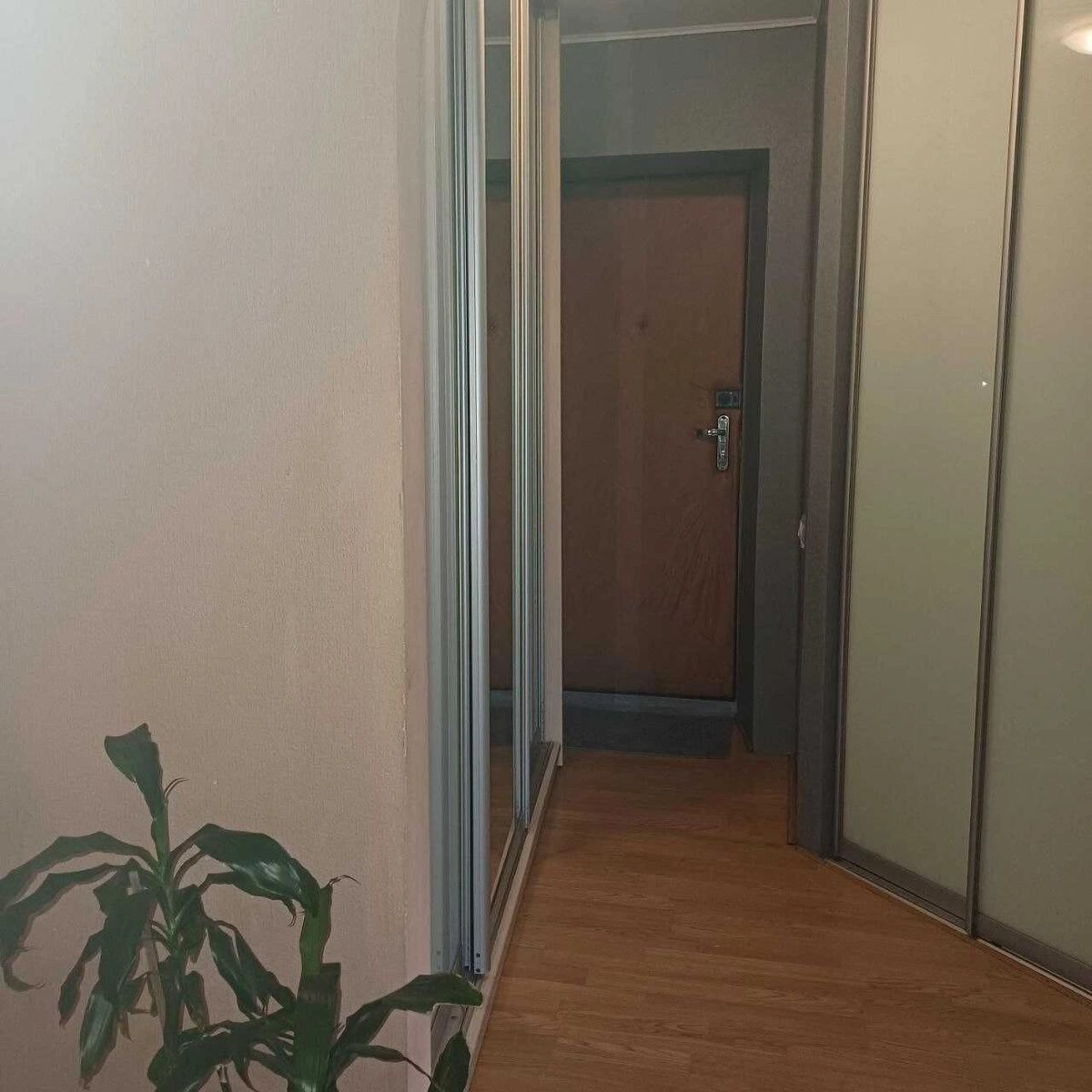 Apartment for rent 1 room, 30 m², 1st fl./5 floors. 18, Sobornosti prosp. Vozzyednannya, Kyiv. 