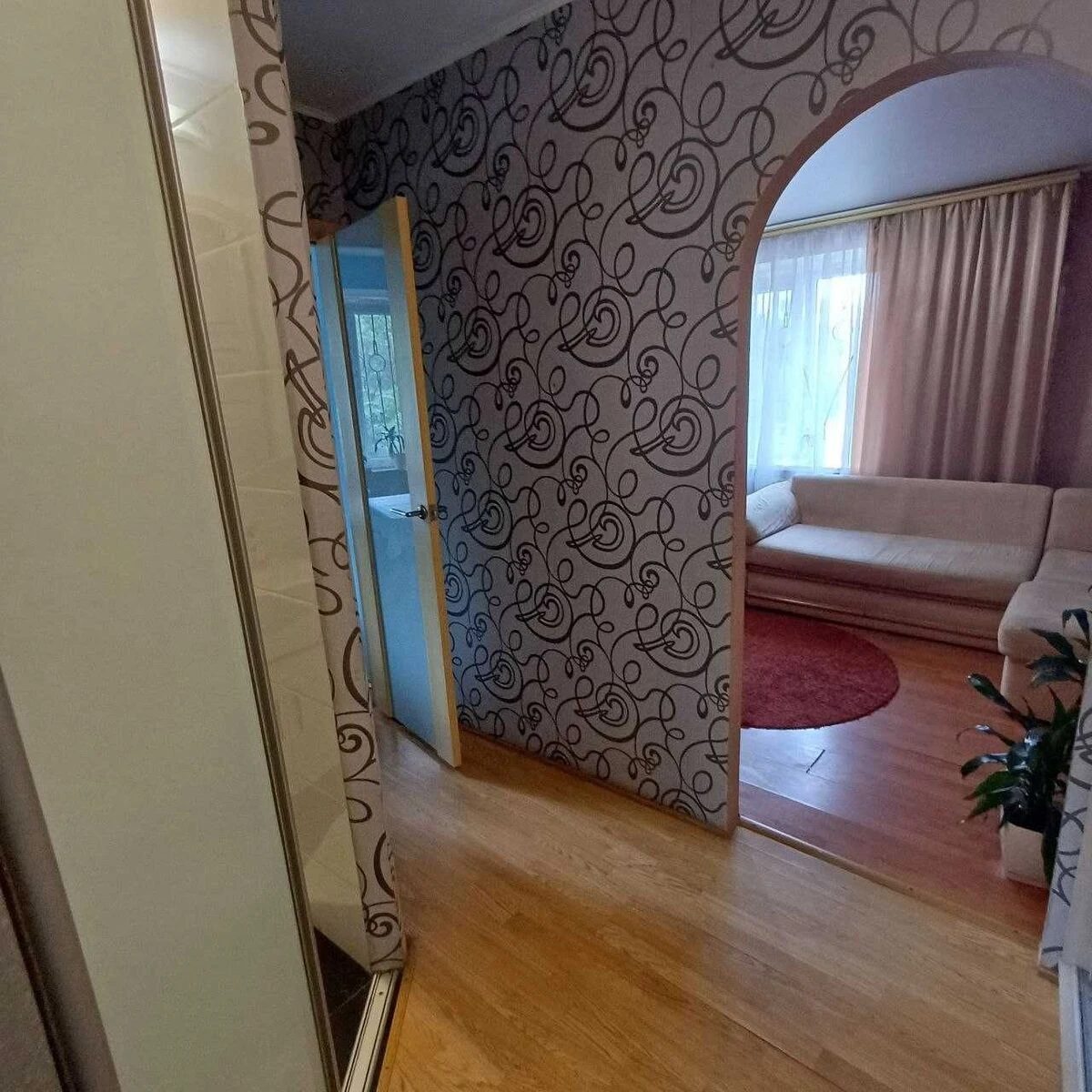 Apartment for rent 1 room, 30 m², 1st fl./5 floors. 18, Sobornosti prosp. Vozzyednannya, Kyiv. 