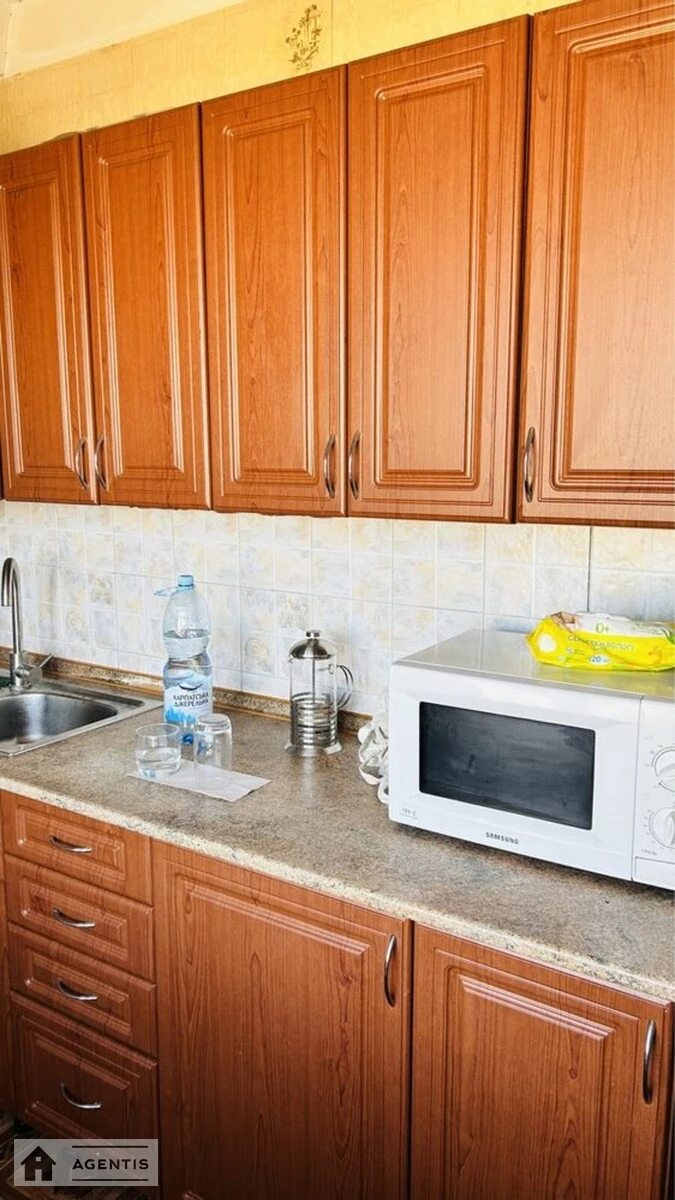 Здам квартиру 2 кімнати, 44 m², 4 пов./5 поверхів. Дніпровський район, Київ. 