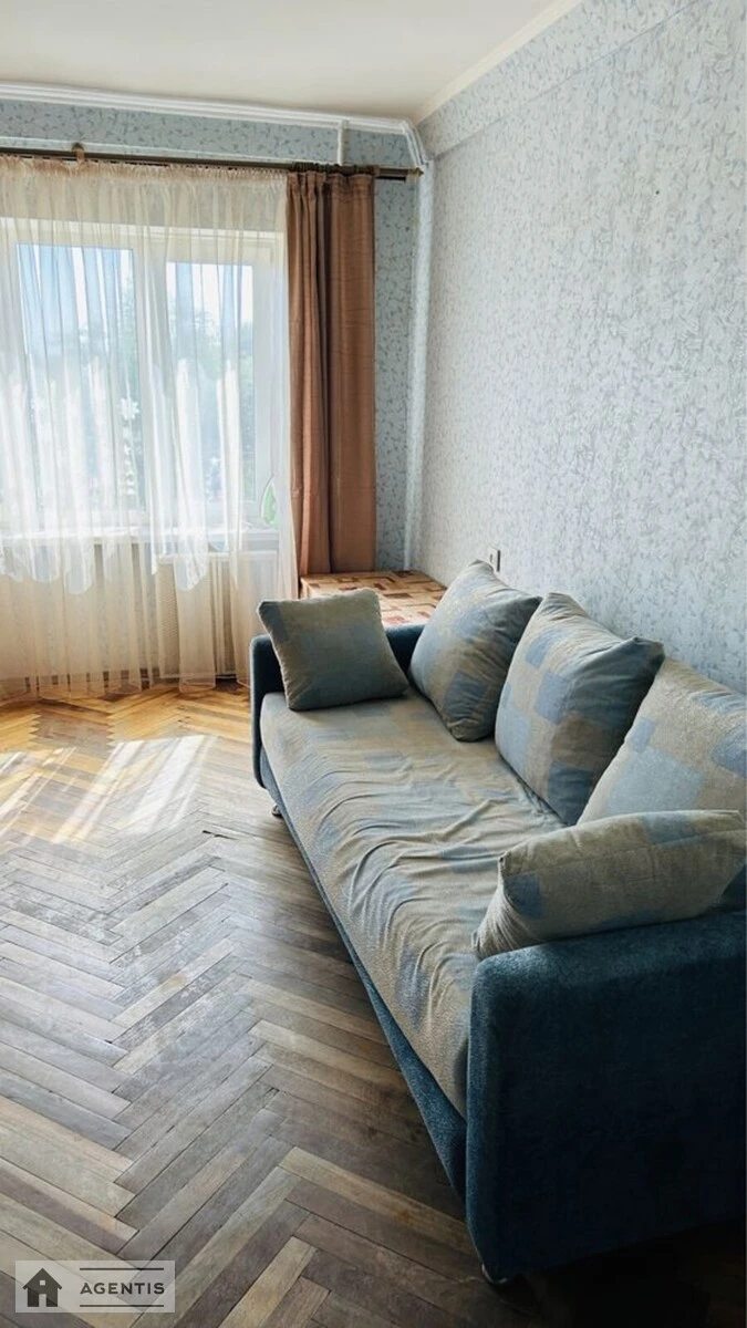 Apartment for rent 2 rooms, 44 m², 4th fl./5 floors. Dniprovskyy rayon, Kyiv. 