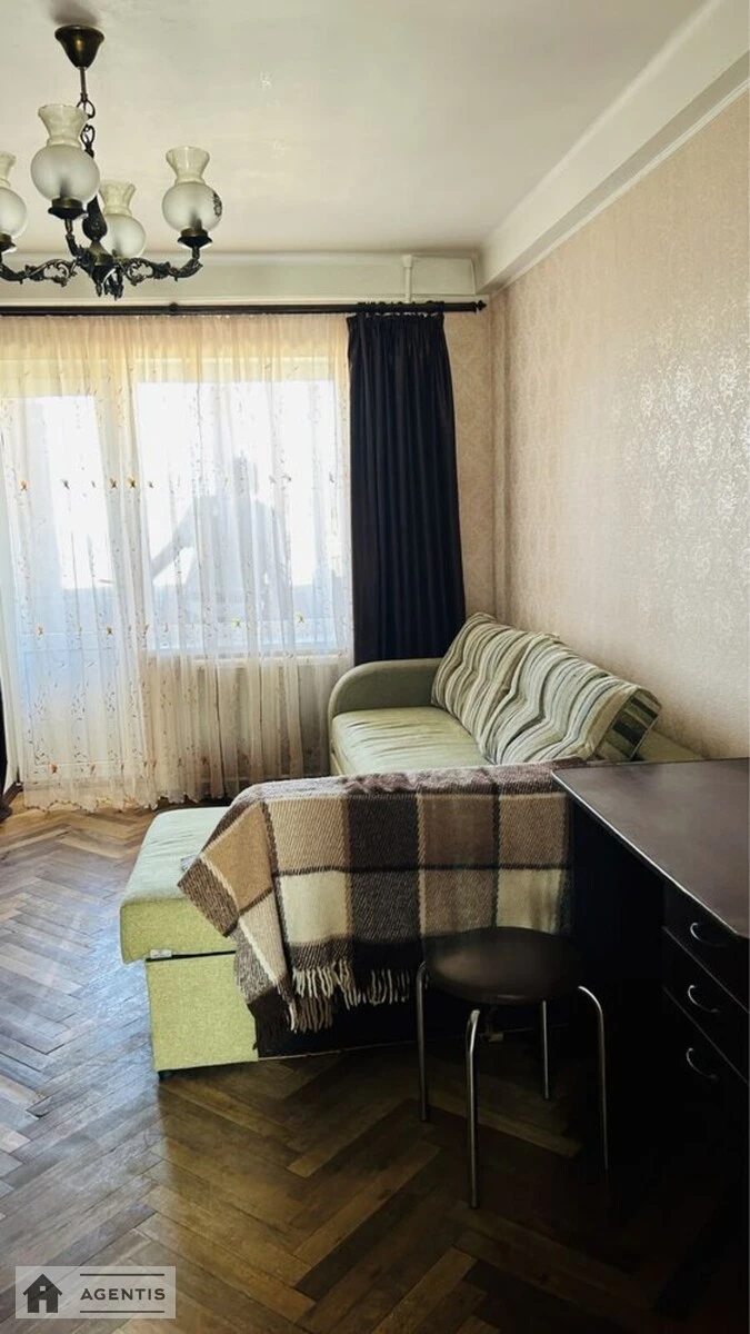 Apartment for rent 2 rooms, 44 m², 4th fl./5 floors. Dniprovskyy rayon, Kyiv. 