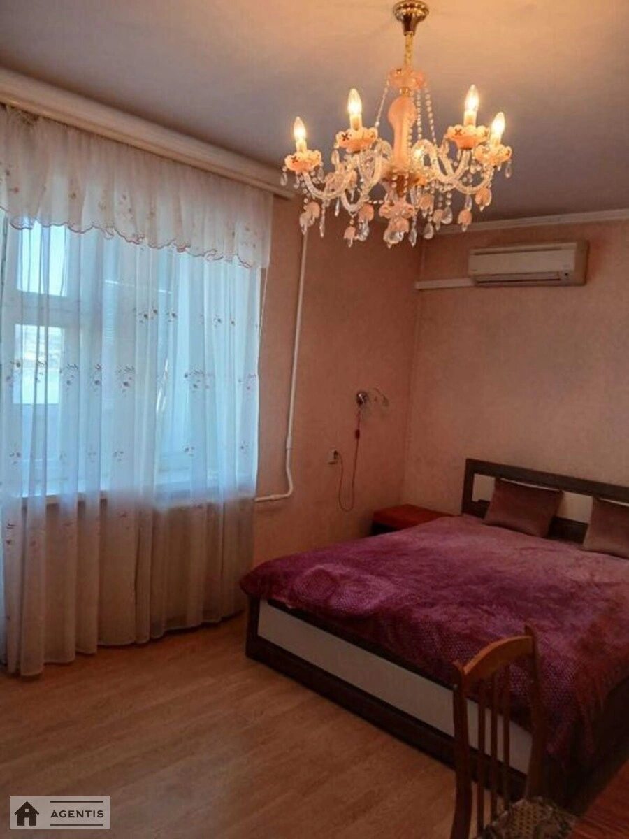 Сдам квартиру 2 комнаты, 60 m², 7 эт./16 этажей. 31, Драгоманова 31, Киев. 