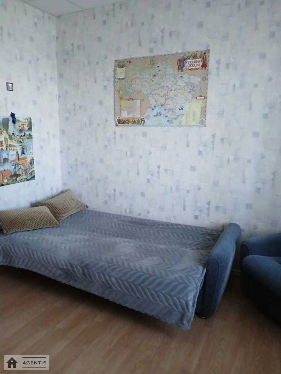 Сдам квартиру 2 комнаты, 60 m², 7 эт./16 этажей. 31, Драгоманова 31, Киев. 