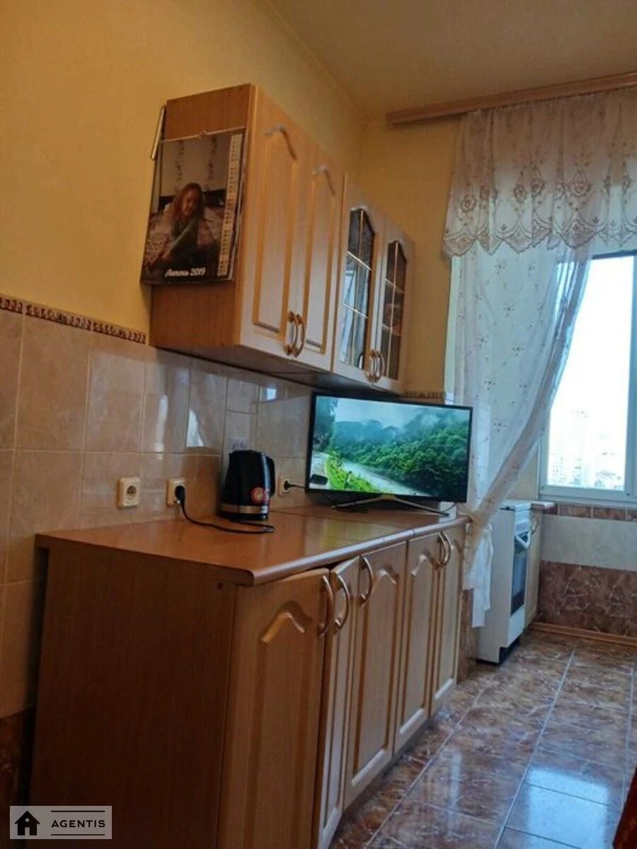 Здам квартиру 2 кімнати, 60 m², 7 пов./16 поверхів. 31, Драгоманова 31, Київ. 