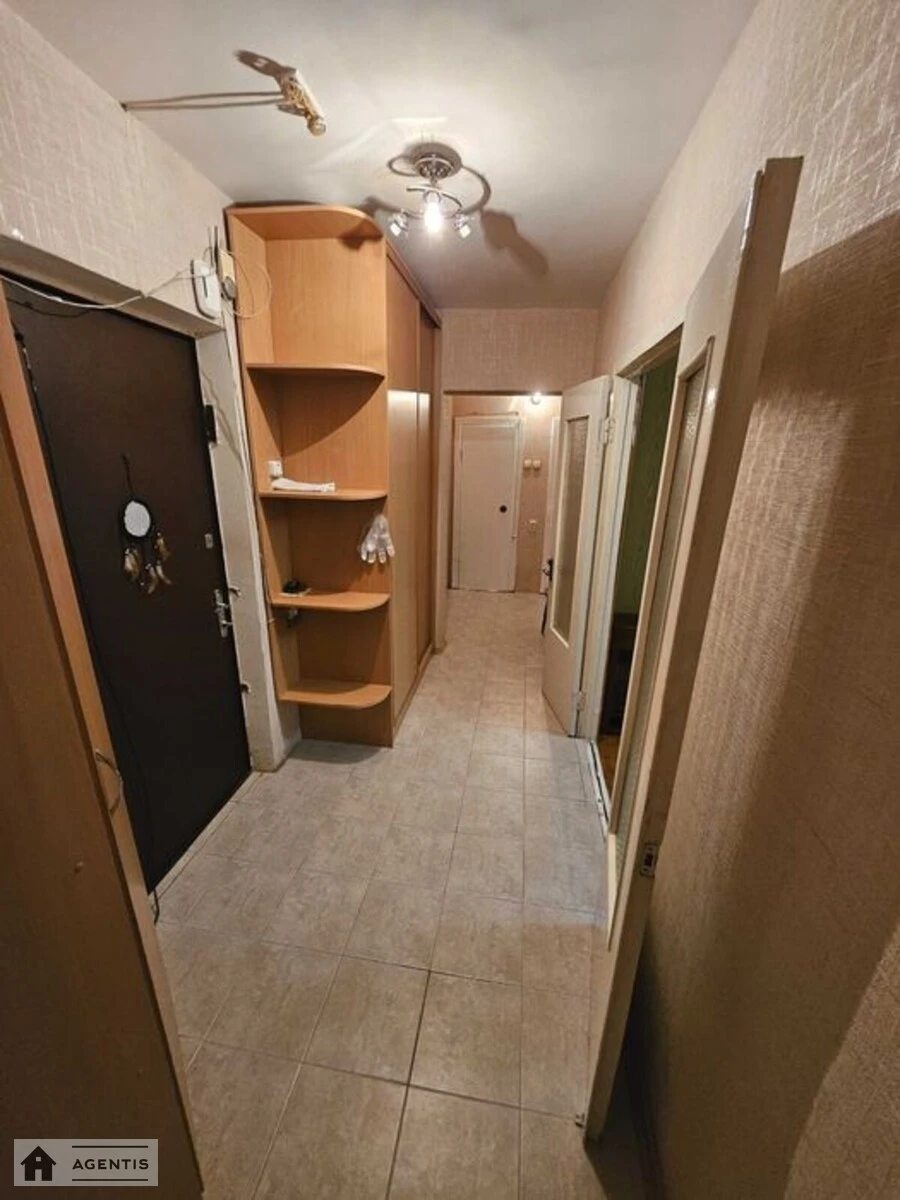 Здам квартиру 2 кімнати, 50 m², 5 пов./12 поверхів. Чорнобильська, Київ. 