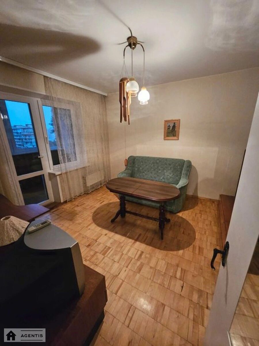 Здам квартиру 2 кімнати, 50 m², 5 пов./12 поверхів. Чорнобильська, Київ. 