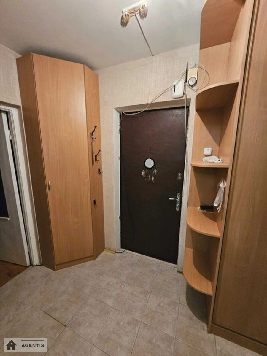 Здам квартиру 2 кімнати, 50 m², 5 пов./12 поверхів. Чорнобильська, Київ. 