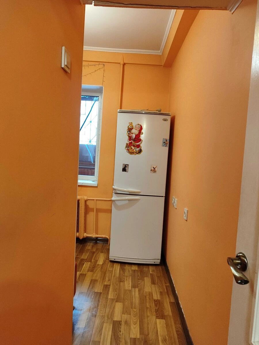 Apartment for rent 2 rooms, 45 m², 1st fl./9 floors. Kosmonavta Popovycha vul. Kosmonavta Volkova, Kyiv. 