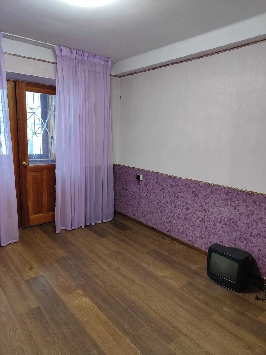 Apartment for rent 2 rooms, 45 m², 1st fl./9 floors. Kosmonavta Popovycha vul. Kosmonavta Volkova, Kyiv. 