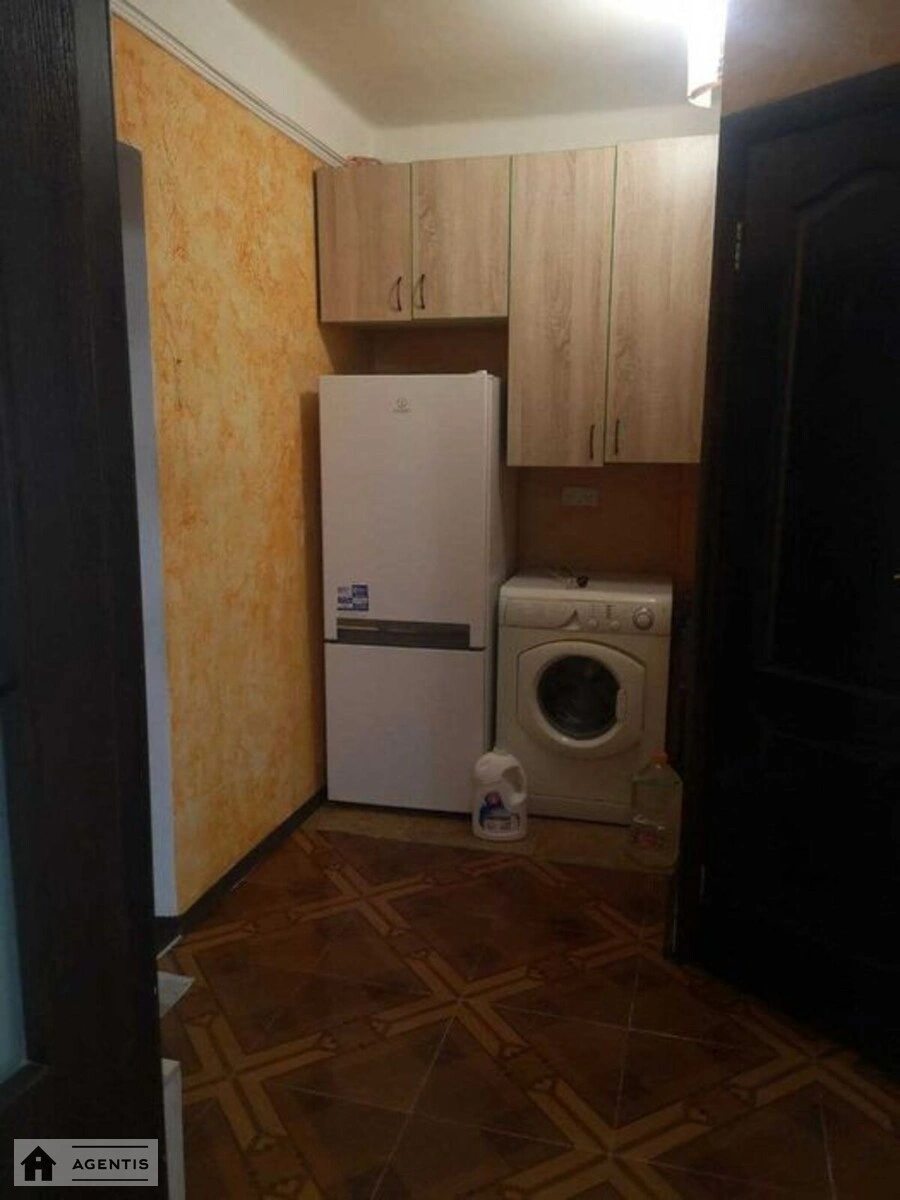 Здам квартиру 1 кімната, 30 m², 1 пов./5 поверхів. 18, Братиславська 18, Київ. 