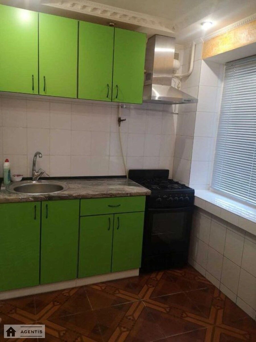 Apartment for rent 1 room, 30 m², 1st fl./5 floors. 18, Bratyslavska 18, Kyiv. 