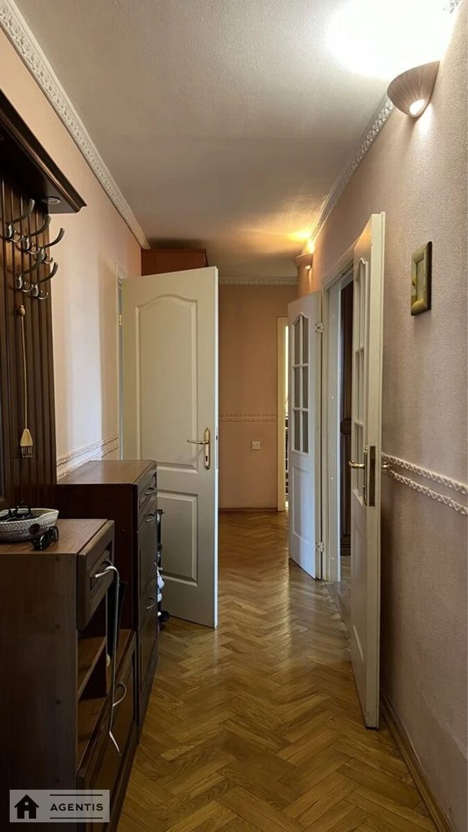 Apartment for rent 2 rooms, 79 m², 6th fl./9 floors. Feodosiyska 4, Kyiv. 