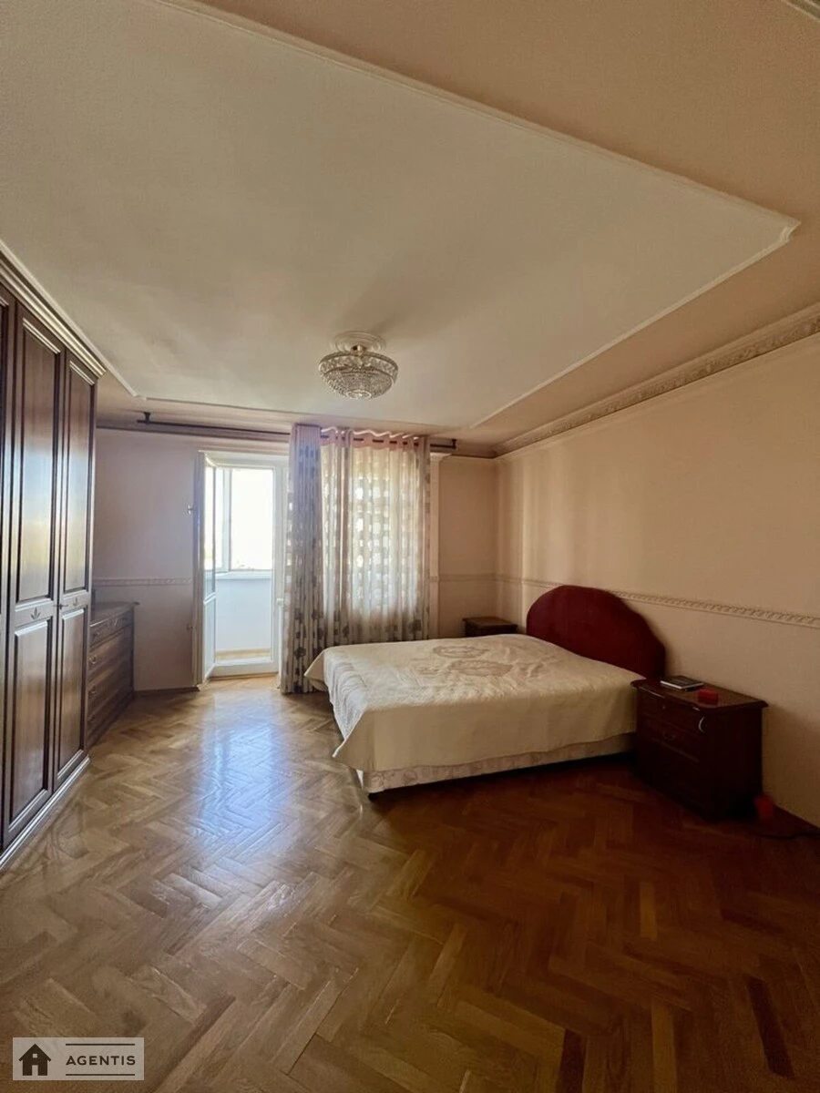 Apartment for rent 2 rooms, 79 m², 6th fl./9 floors. Feodosiyska 4, Kyiv. 