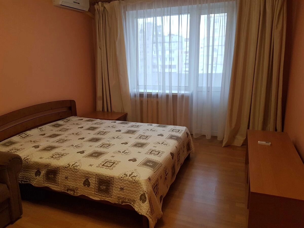 Сдам квартиру 1 комната, 42 m², 15 эт./18 этажей. Лариси Руденко вул., Киев. 