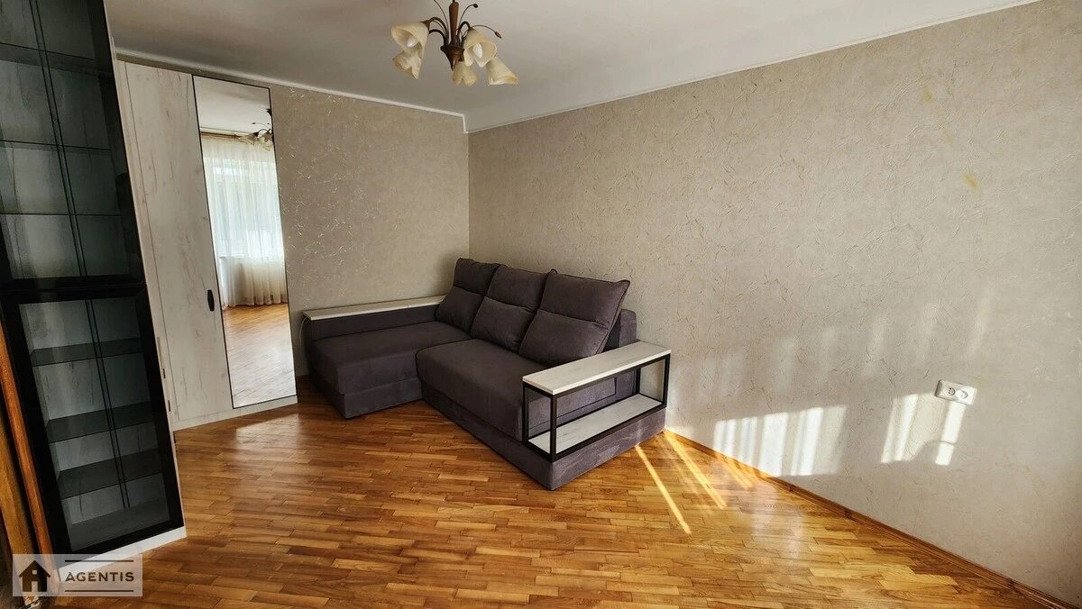 Apartment for rent 1 room, 29 m², 3rd fl./5 floors. Alishera Navoyi prosp., Kyiv. 