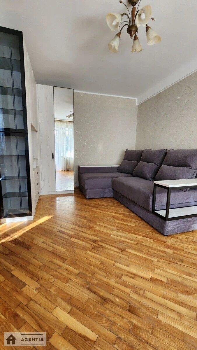 Сдам квартиру 1 комната, 29 m², 3 эт./5 этажей. Алішера Навої просп., Киев. 