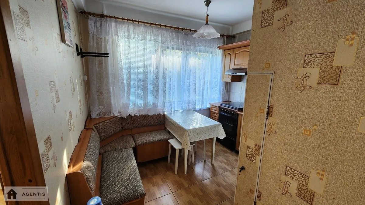 Apartment for rent 1 room, 29 m², 3rd fl./5 floors. Alishera Navoyi prosp., Kyiv. 