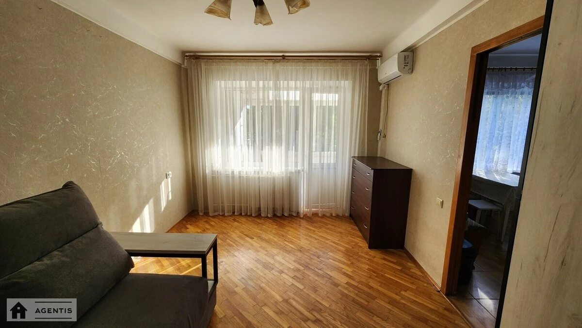 Apartment for rent 1 room, 29 m², 3rd fl./5 floors. Alishera Navoyi prosp., Kyiv. 