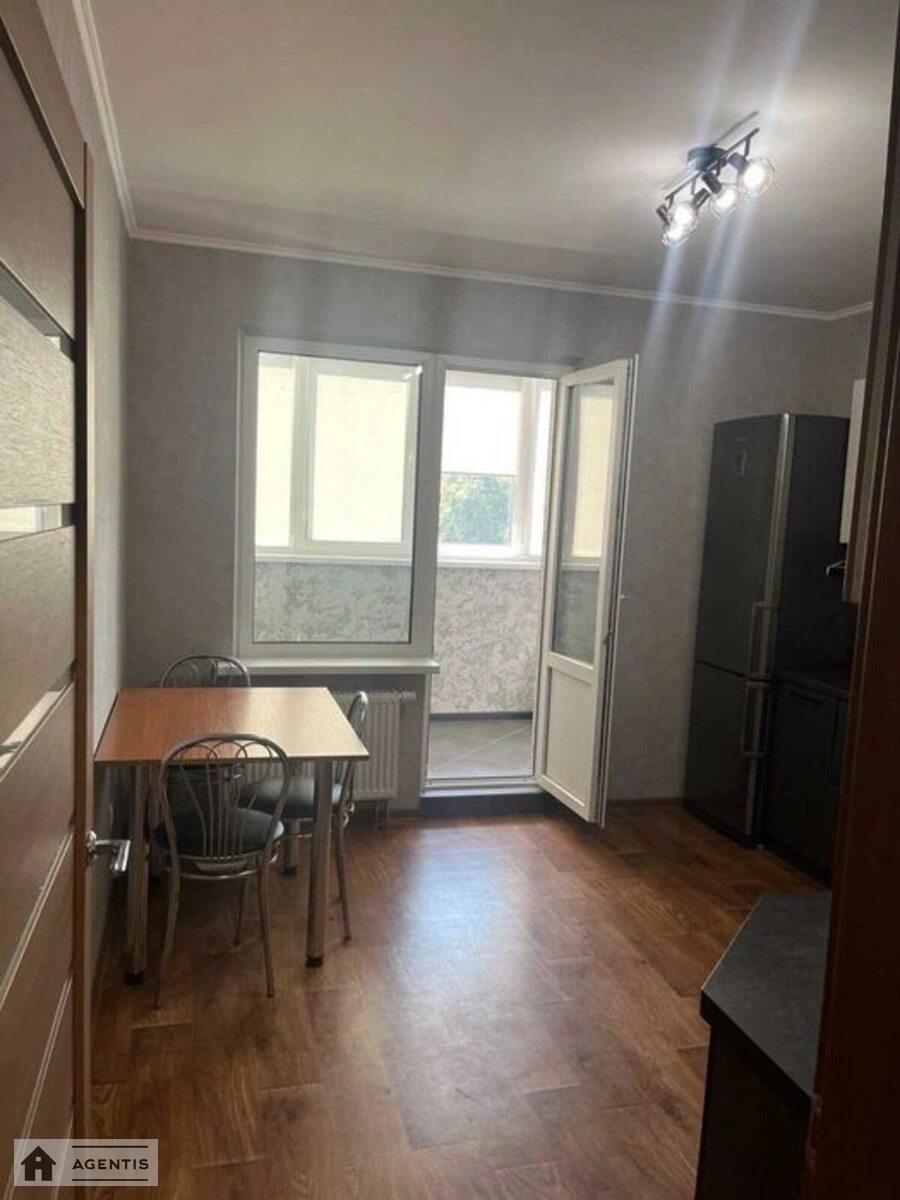 Сдам квартиру 1 комната, 49 m², 4 эт./25 этажей. 22, Коноплянская 22, Киев. 