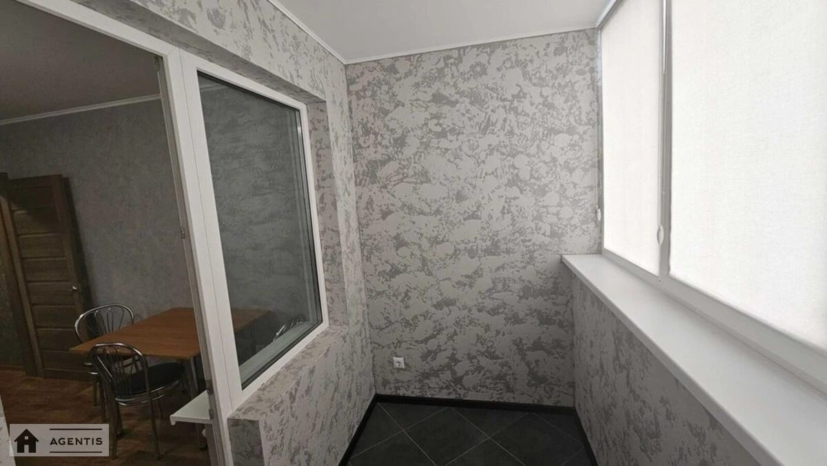 Сдам квартиру 1 комната, 49 m², 4 эт./25 этажей. 22, Коноплянская 22, Киев. 