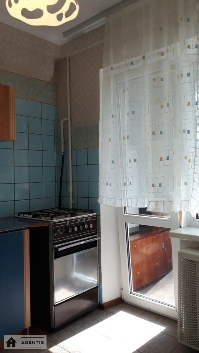 Здам квартиру 1 кімната, 31 m², 3 пов./9 поверхів. 92, Правди 92, Київ. 