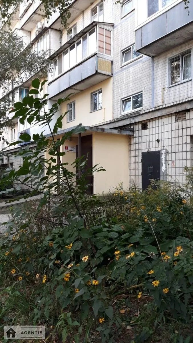 Здам квартиру 1 кімната, 31 m², 3 пов./9 поверхів. 92, Правди 92, Київ. 