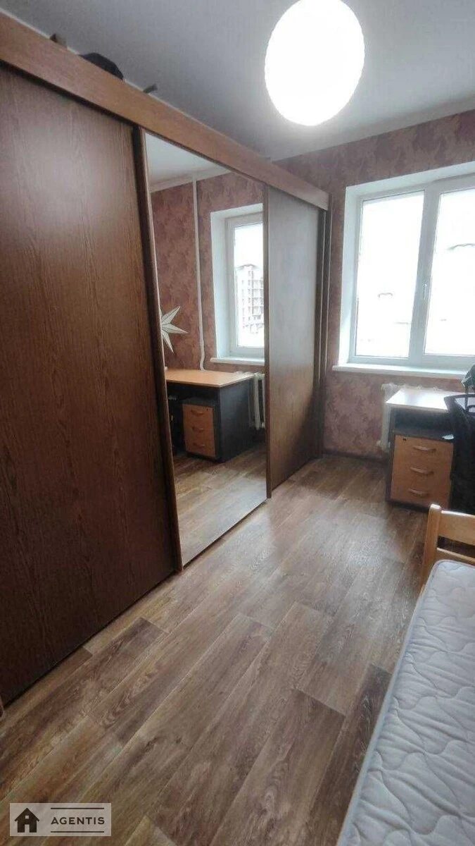 Сдам квартиру 2 комнаты, 49 m², 7 эт./9 этажей. 27, Лукьяновская 27, Киев. 