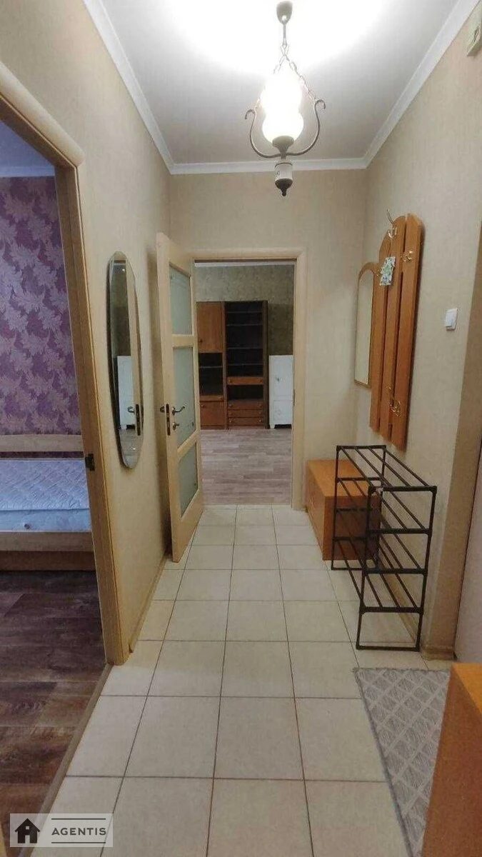 Сдам квартиру 2 комнаты, 49 m², 7 эт./9 этажей. 27, Лукьяновская 27, Киев. 