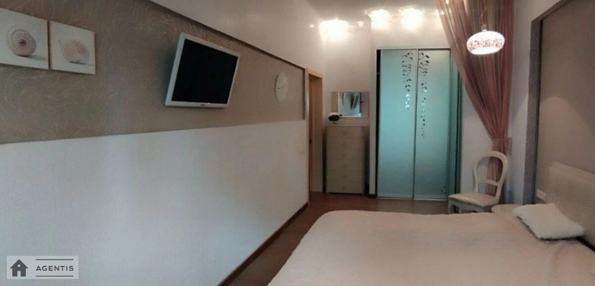 Здам квартиру 2 кімнати, 61 m², 4 пов./5 поверхів. 55, Дмитра Дорошенка вул. (Чигоріна), Київ. 