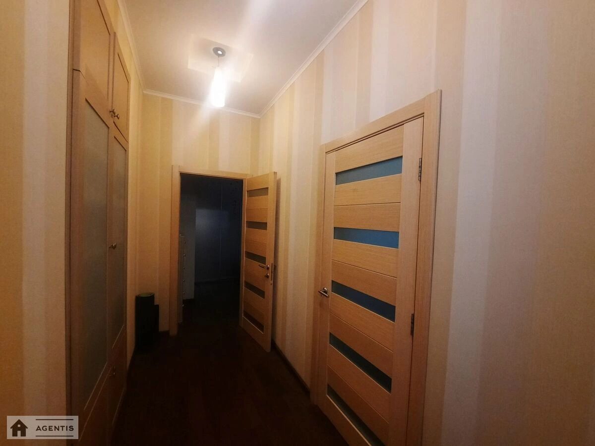 Здам квартиру 2 кімнати, 61 m², 4 пов./5 поверхів. 55, Дмитра Дорошенка вул. (Чигоріна), Київ. 