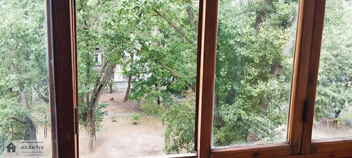 Здам квартиру 2 кімнати, 61 m², 4 пов./5 поверхів. 55, Дмитра Дорошенка вул. (Чигоріна), Київ. 